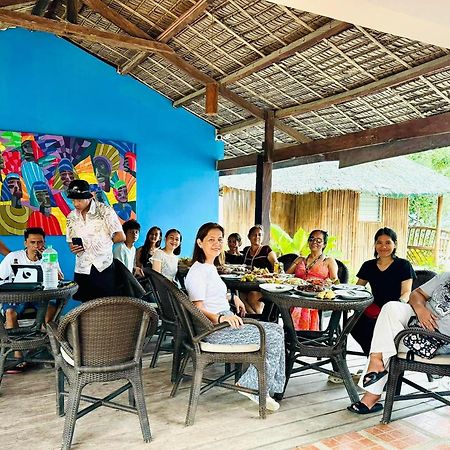 Pescador View - Beachfront & Nearby The Ocean Hostels & Restaurant Moalboal Exterior foto