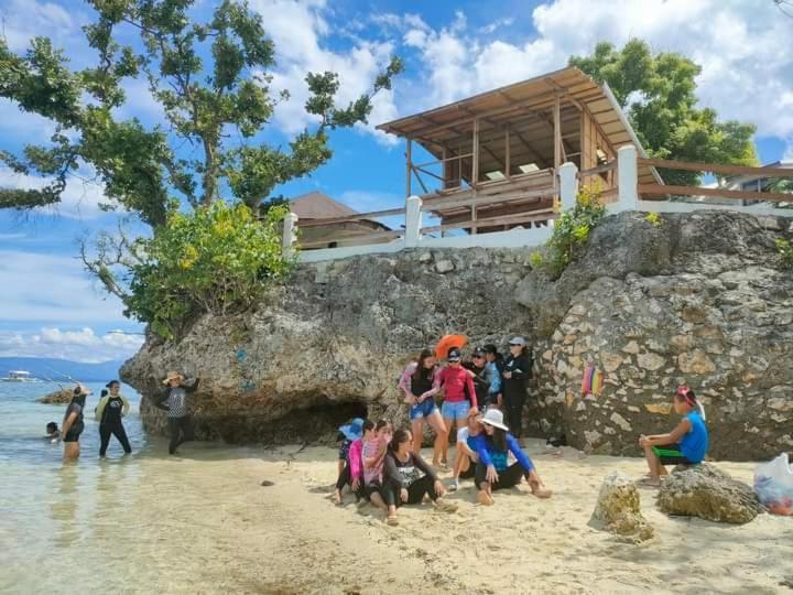 Pescador View - Beachfront & Nearby The Ocean Hostels & Restaurant Moalboal Exterior foto