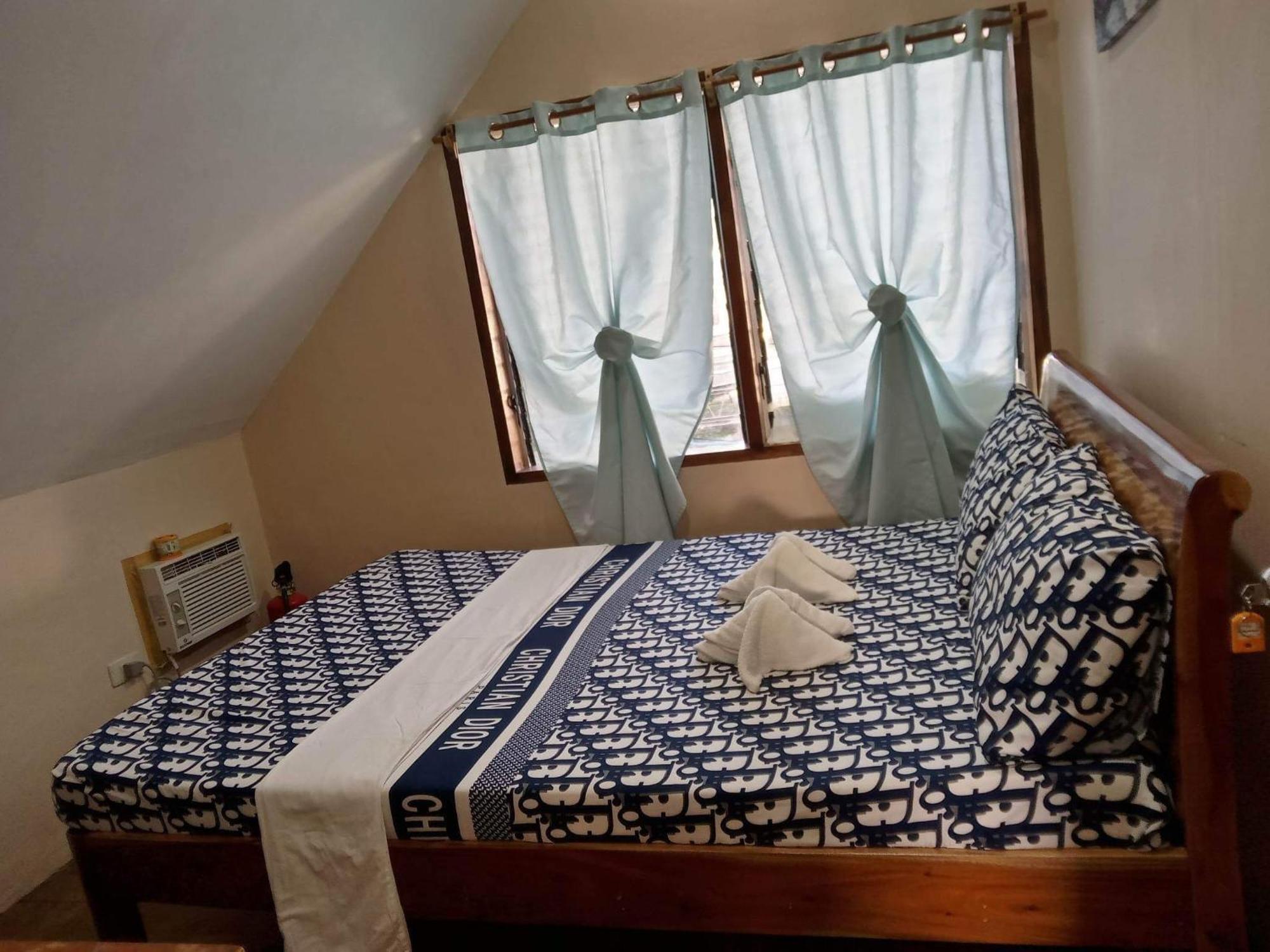 Pescador View - Beachfront & Nearby The Ocean Hostels & Restaurant Moalboal Exterior foto