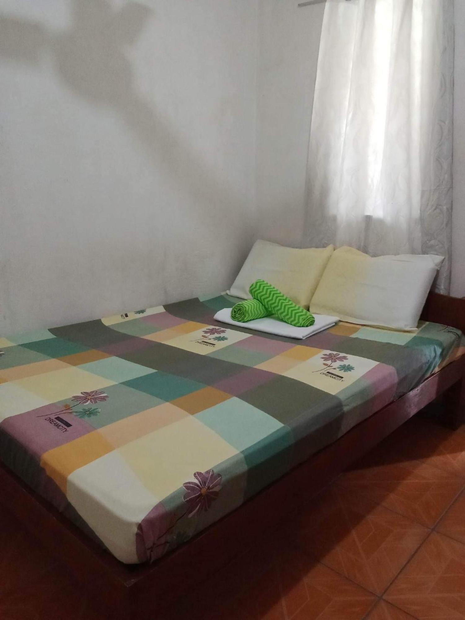 Pescador View - Beachfront & Nearby The Ocean Hostels & Restaurant Moalboal Exterior foto