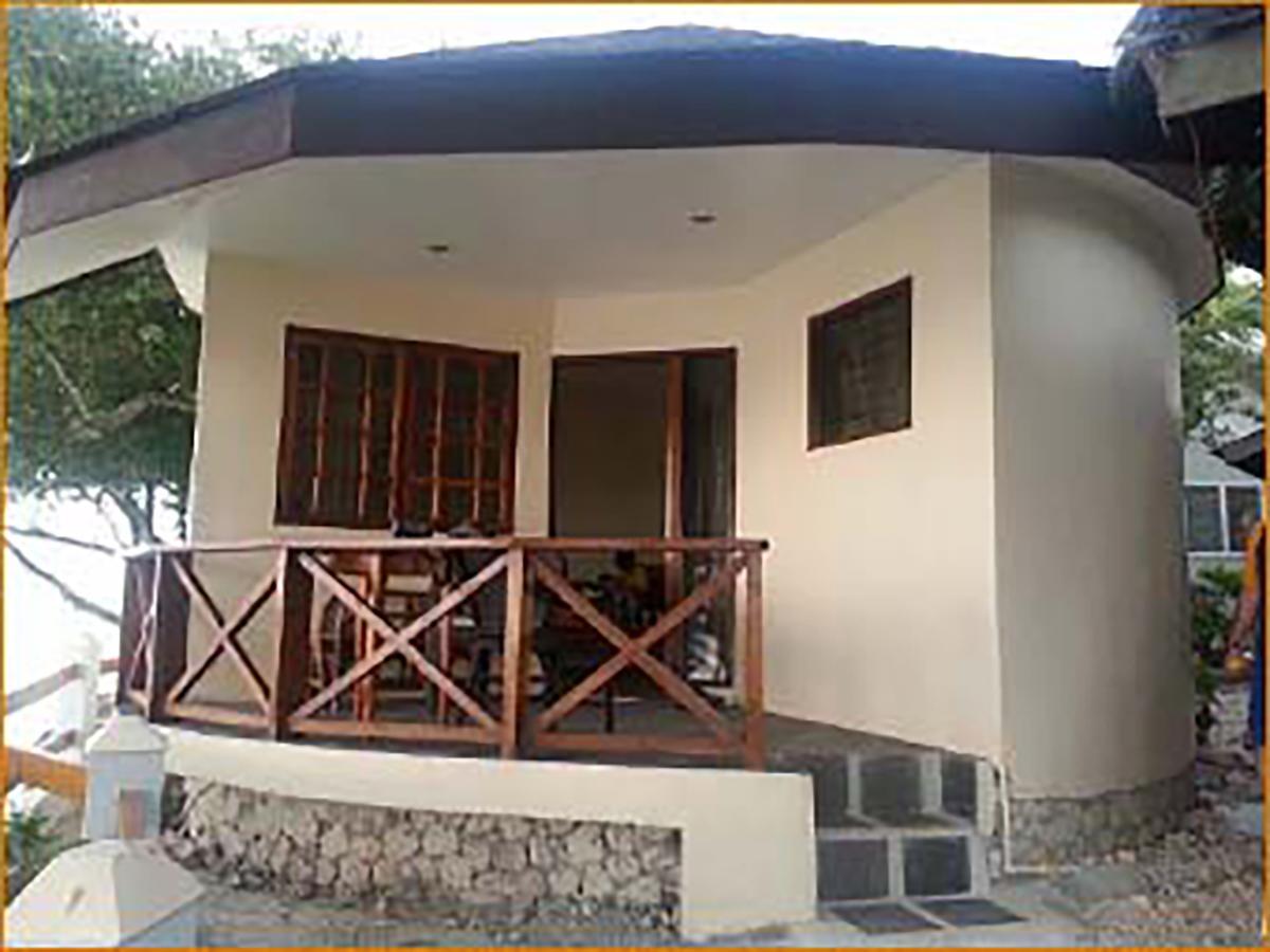 Pescador View - Beachfront & Nearby The Ocean Hostels & Restaurant Moalboal Exterior foto